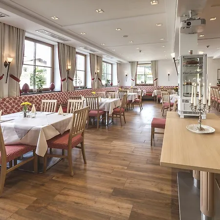 - Zur Post Hotel 3*