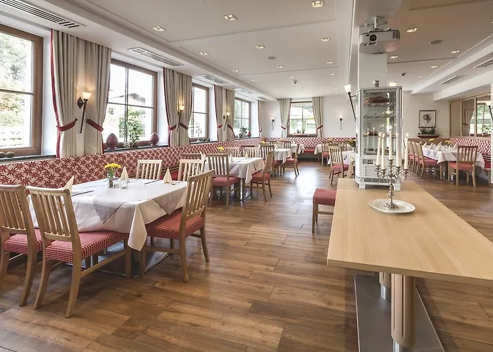 - Zur Post Hotel 3*