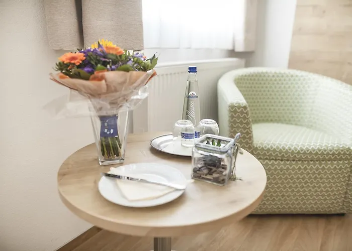 - Zur Post Hotel 3*