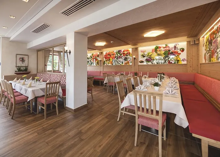 - Zur Post Hotel Neukirchen am Teisenberg