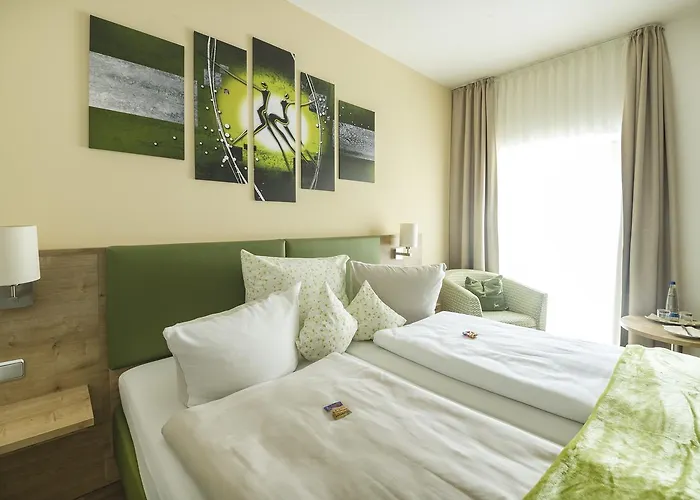 - Zur Post Hotel