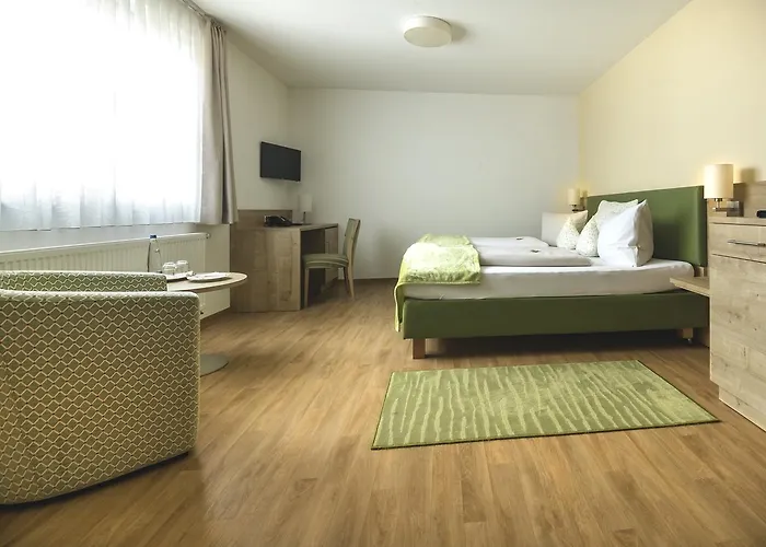 - Zur Post Hotel
