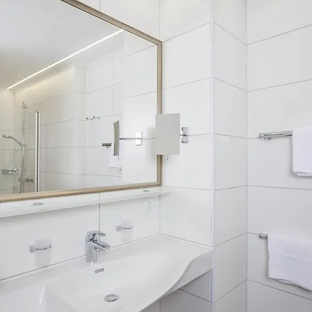 - Zur Post Hotell Neukirchen am Teisenberg