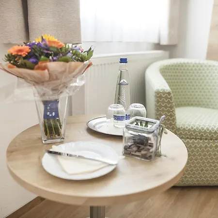 - Zur Post Hotell 3*