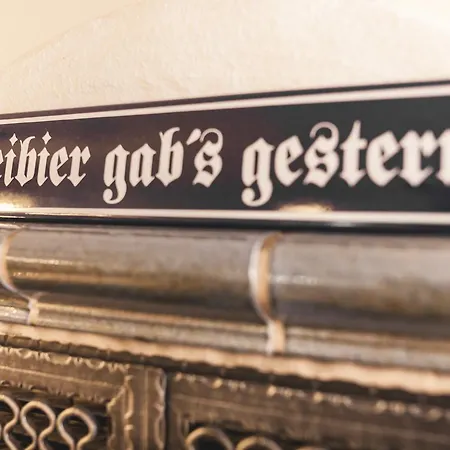 - Zur Post Hotel