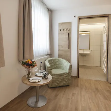 - Zur Post Hotell Neukirchen am Teisenberg