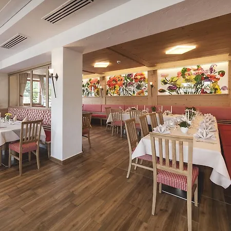 - Zur Post Hotel Neukirchen am Teisenberg