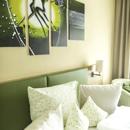 - Zur Post Hotel Neukirchen am Teisenberg