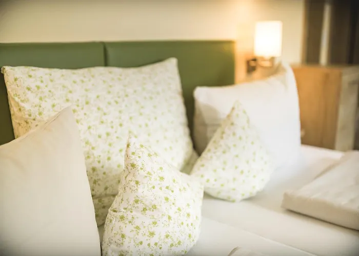 - Zur Post Hotel 3*